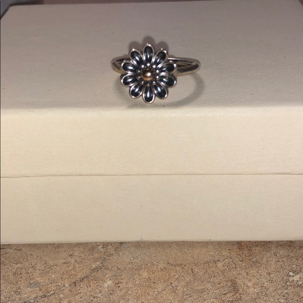 Pandora daisy ring size 7